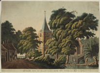 206211 Gezicht in het dorp Maartensdijk met de Nederlands Hervormde kerk, gedeeltelijk zichtbaar achter de bomen.